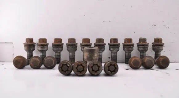 Nuts/bolts