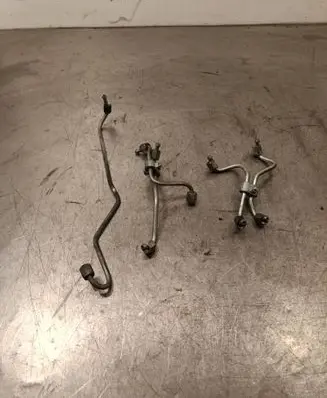Fuel injector supply line/pipe