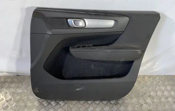 Volvo XC40 Front door card panel trim