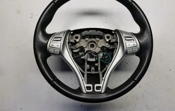 Nissan Pulsar Steering wheel