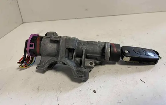 Volkswagen PASSAT B5 Ignition lock 4B0905851A