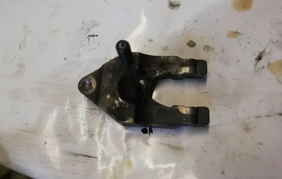 Nissan X-Trail T30 Fuel Injector clamp holder NOCODE