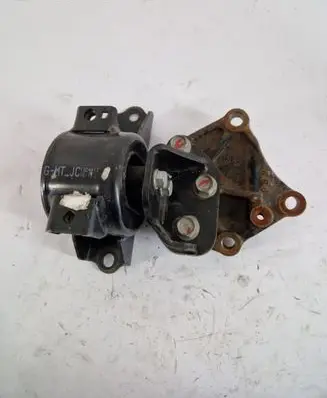 Engine mount bracket