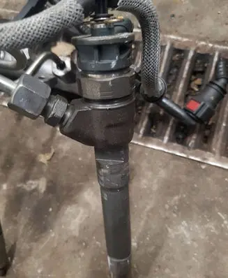 Renault Trafic III (X82) Fuel injector 0445110953