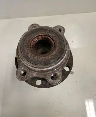 Audi A6 S6 C6 4F Front wheel hub