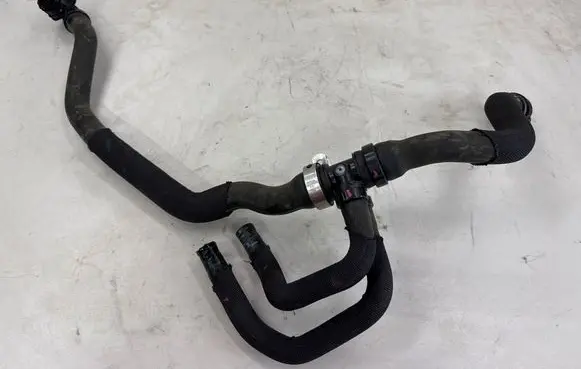 Coolant pipe/hose