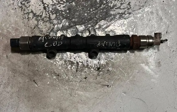 Toyota Avensis T250 Fuel main line pipe