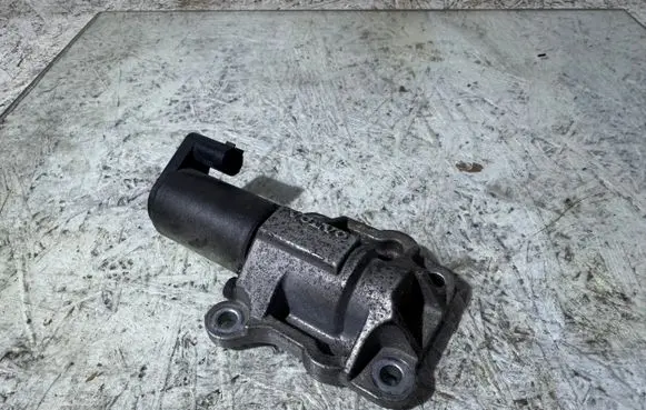 Volvo S60 Camshaft vanos timing valve 8670422