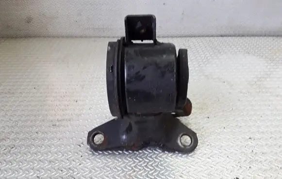 Mazda 6 Engine mount bracket