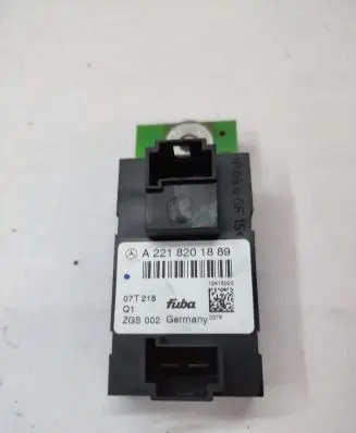 Mercedes-Benz S W221 Aerial antenna amplifier A2218201889