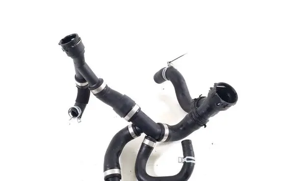 Volvo XC40 Engine coolant pipe/hose 32249392