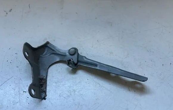 Isuzu D-Max Engine bonnet/hood hinges