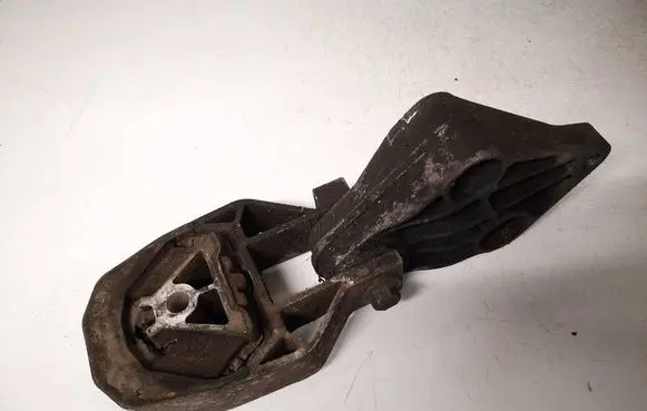 Ford Focus Engine mount bracket