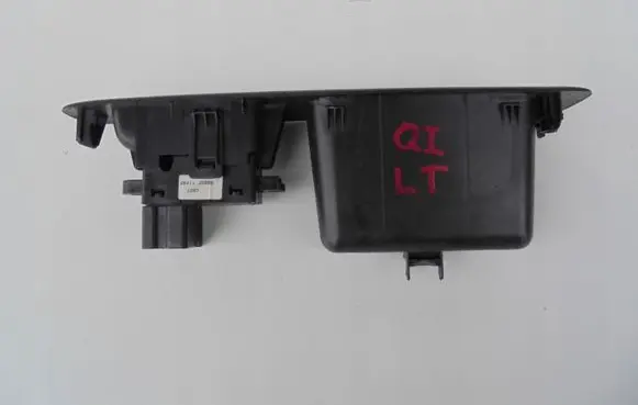 Nissan Qashqai Electric window control switch