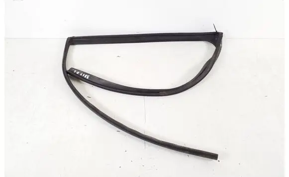 Toyota Avensis T270 Other rear door trim element 68142-05110