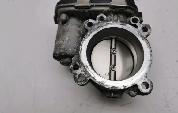 Volkswagen Tiguan Throttle valve 04E133062T