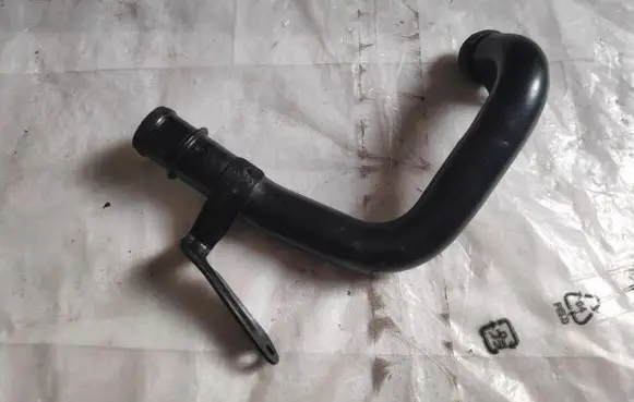 Audi A6 S6 C6 4F Engine coolant pipe/hose 059121071AN