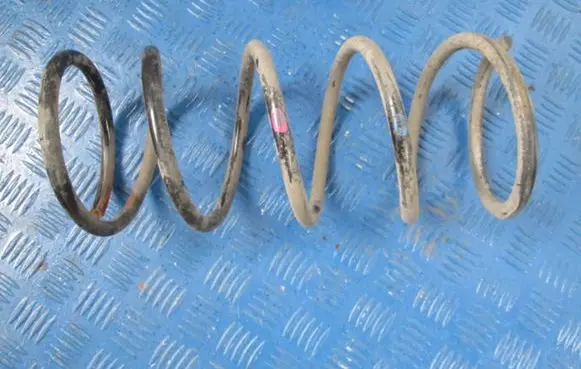 Toyota Avensis T220 Front coil spring