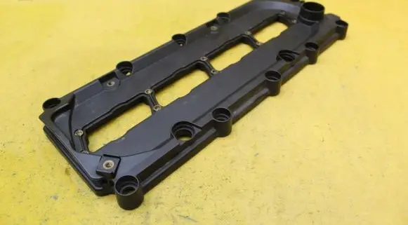 Audi A8 S8 D3 4E Rocker cam cover 057103469J