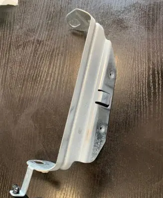 BMW 3 E90 E91 Radiator mount bracket 23781010 7140864