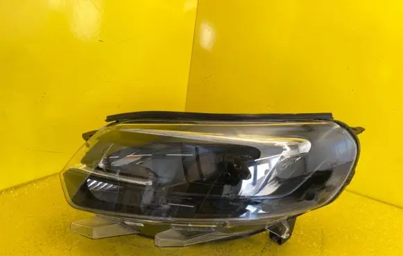 Opel Zafira C Headlight/headlamp 3697