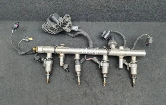 Audi A4 S4 B8 8K Fuel injectors set 06K133317G 06L971627E 06L906036C