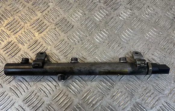 Mercedes-Benz E W211 Fuel main line pipe A6420700695 0281002504