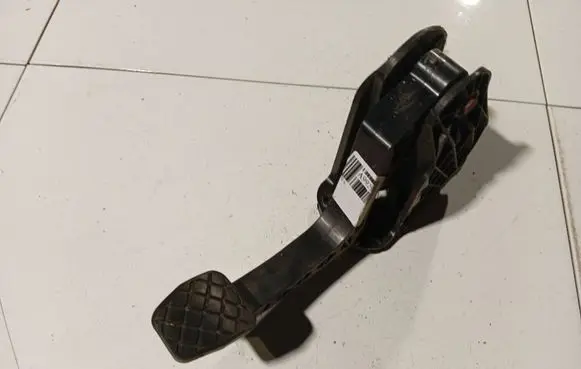 Volkswagen Golf VI Clutch pedal 1K1721059