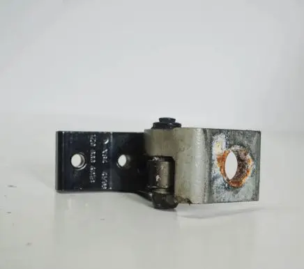 Skoda Octavia Mk2 (1Z) Rear door lower hinge 1Z0833401B