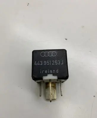 Volkswagen PASSAT B5 Other relay 443951253J 899511000 213