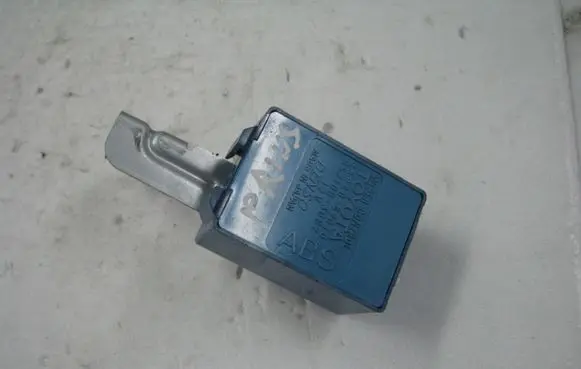 Toyota Prius (XW20) Window wiper relay 8594047010