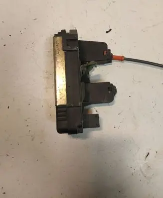 Opel Zafira A Rear door lock 90561157