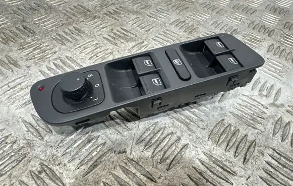 Volkswagen Tiguan Electric window control switch 1K4959857B 1K0959565