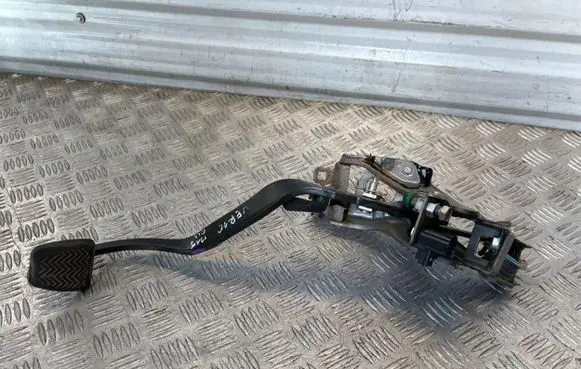 Toyota Verso Clutch pedal 3132142010