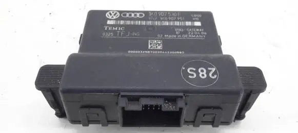 Volkswagen PASSAT B7 Gateway control module 1K0907530F 1K0907951