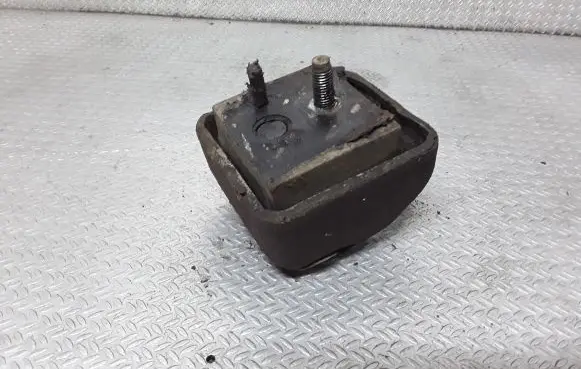 Ford Explorer Engine mount bracket