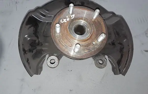 Honda CR-V Front wheel hub 