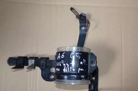 Audi A6 S6 C5 4B Fuel filter bracket/mount holder 