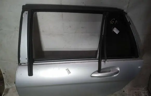 Mercedes-Benz C AMG W204 Rear door pilkos