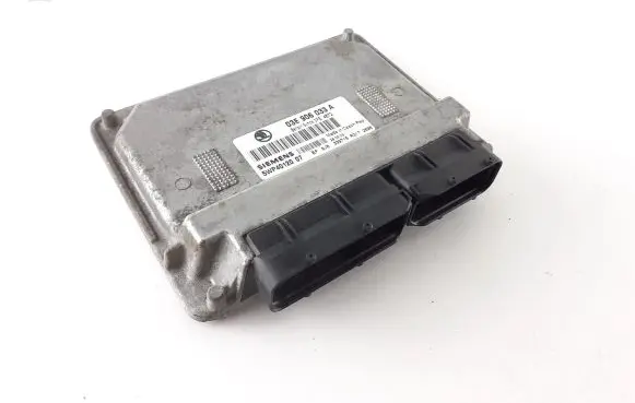 Skoda Fabia Mk1 (6Y) Engine control unit/module 03E906033A 5WP40120