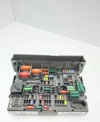BMW 1 E81 E87 Fuse module 10688710 59258551 9119446