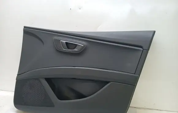 Seat Leon (5F) Front door card panel trim