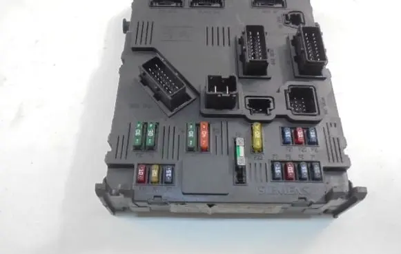 Peugeot 206 CC Fuse box set 9652474880