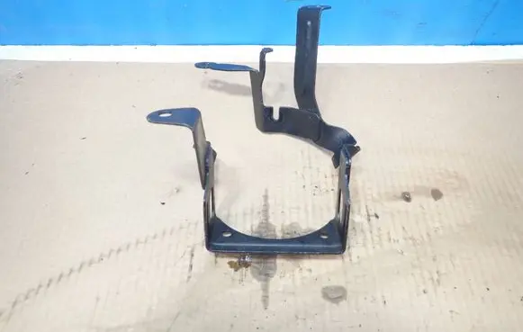 Volkswagen Polo IV 9N3 Power steering pump mounting bracket 6R0423845D