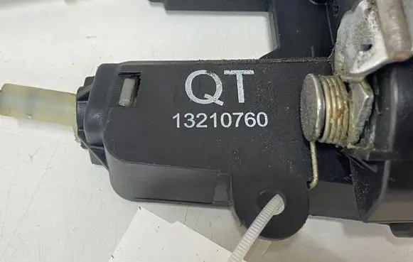 Opel Vectra C Rear door lock 13210760
