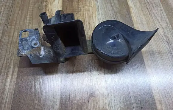 BMW 5 E60 E61 Horn signal