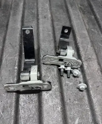 Volvo V60 Front door lower hinge 31457982 31424455
