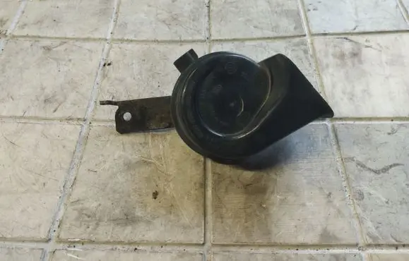 Chrysler Pacifica Horn signal 011157 703881157