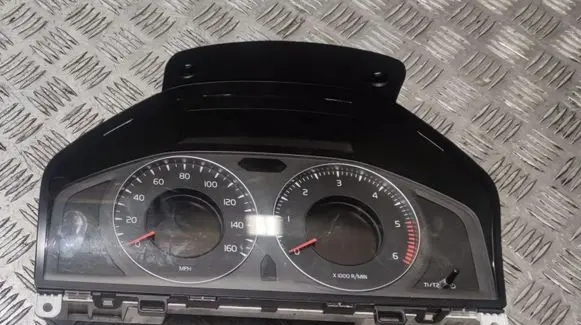 Volvo XC60 Speedometer (instrument cluster) 31270905