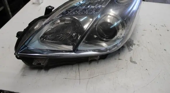 Toyota Prius (XW30) Headlight/headlamp